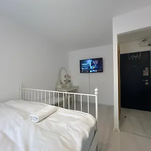 Piata Sudului Host Bucureşti